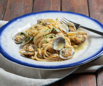 Spaghetti with Clams and Lemon