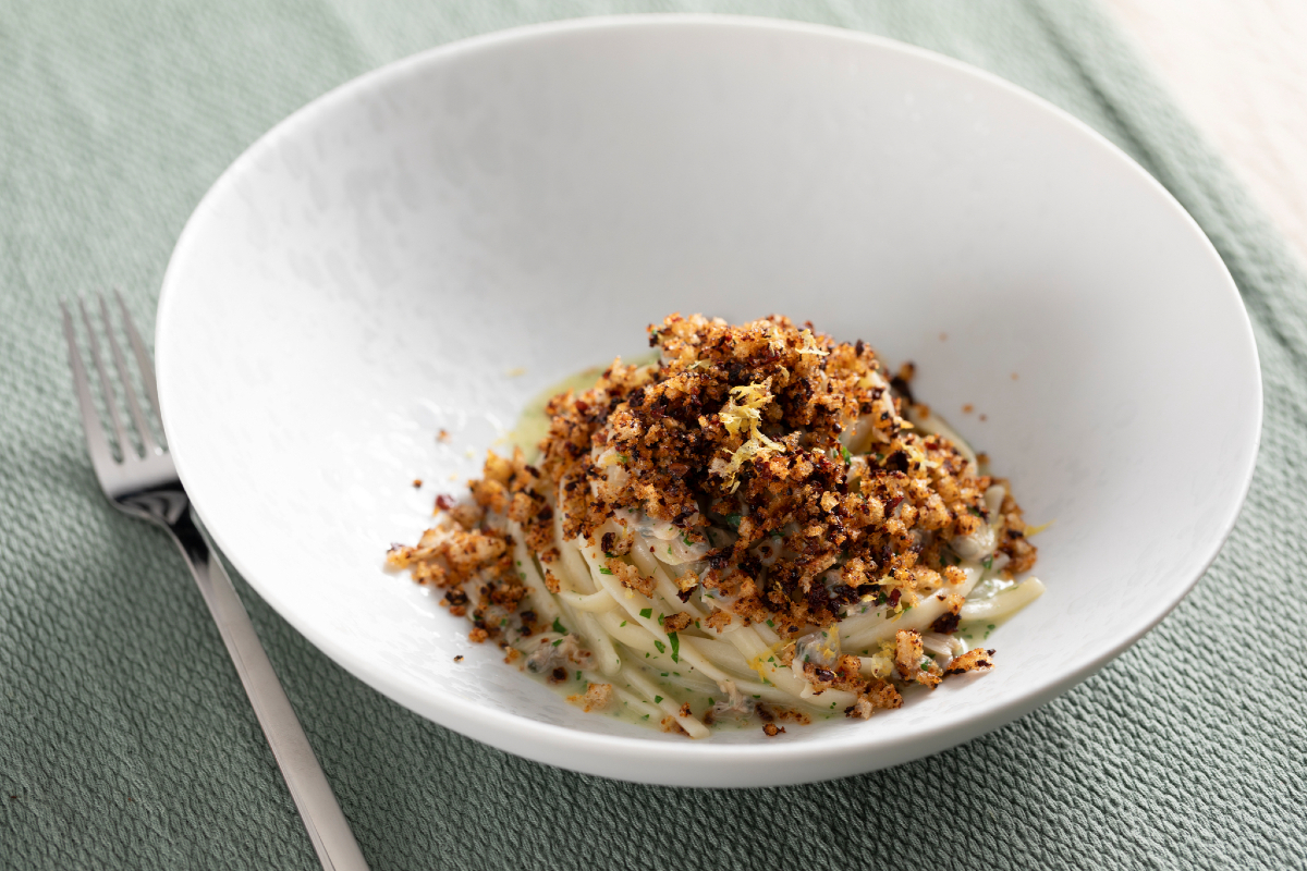 Linguine with lupins and crispy peppers