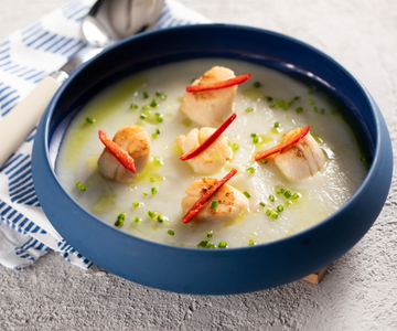 Jerusalem artichoke cream with seared scallops