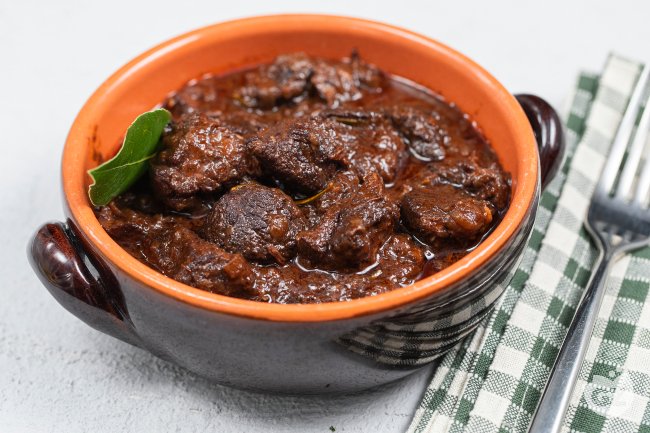 Wild boar stew - Italian recipes by GialloZafferano