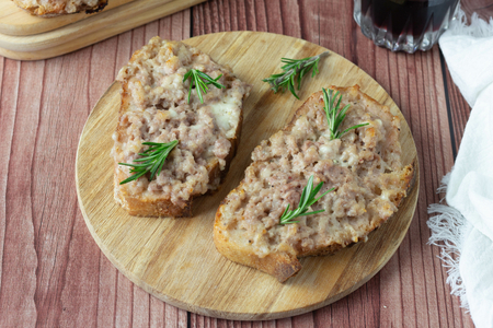 Crostini with sausage and stracchino