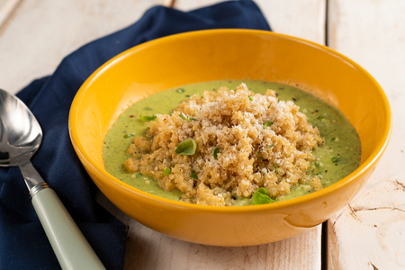 Cream of asparagus and zucchini with quinoa