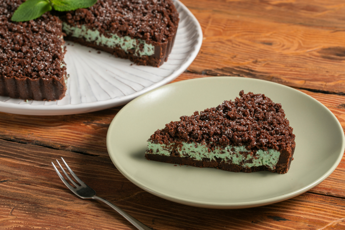 No-bake mint and chocolate crumble