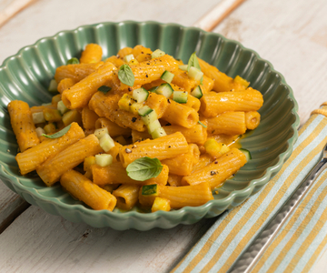 Cold pasta with roasted carrot cream