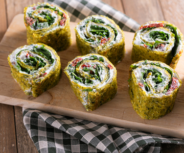 Zucchini rolls with ricotta and sun-dried tomatoes