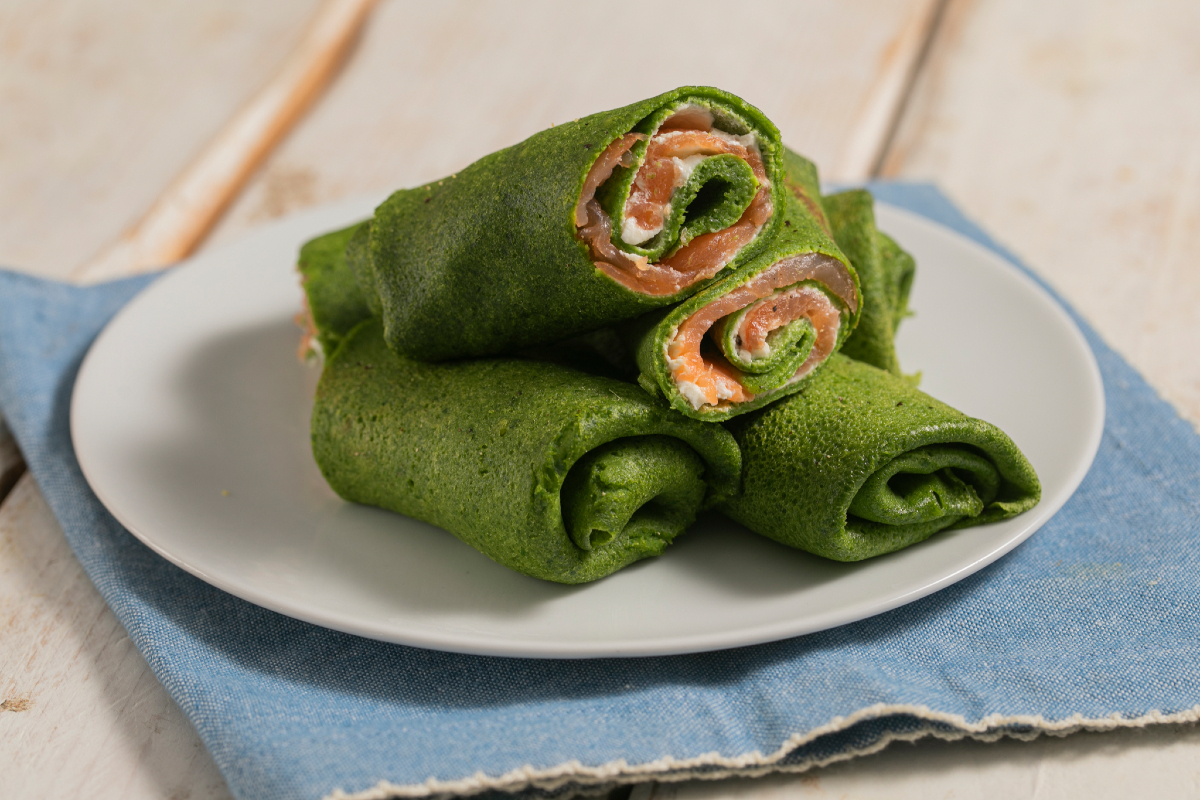 Spinach crepes with salmon
