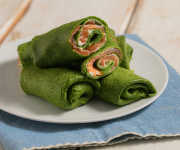 Spinach crepes with salmon