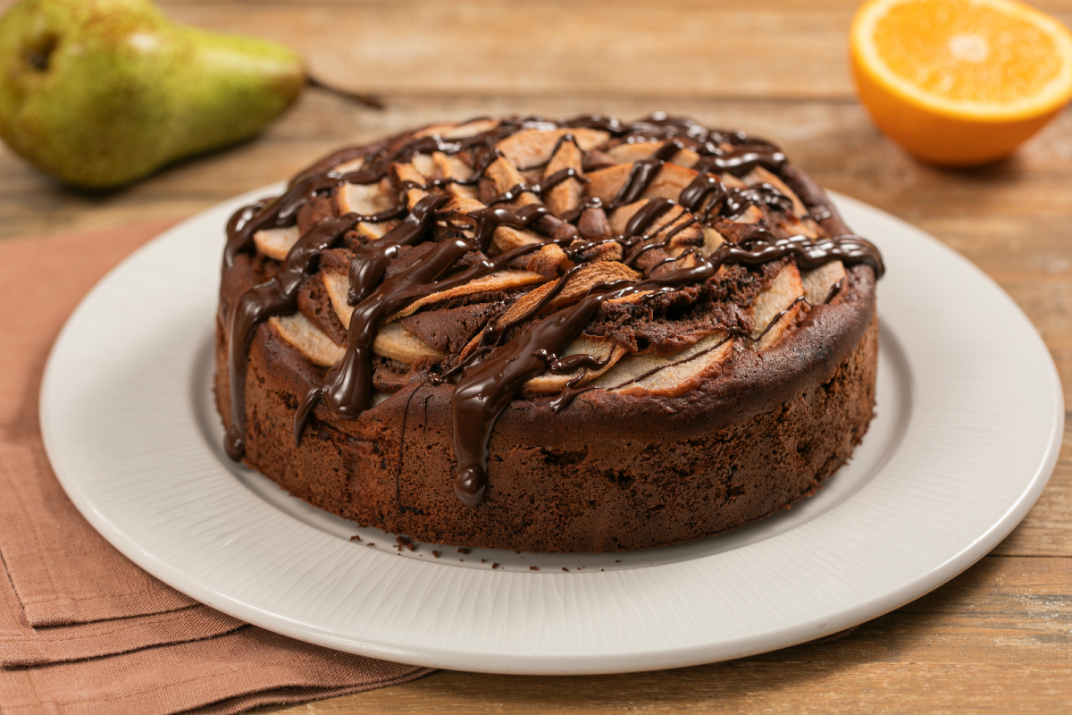 Lactose-free pear and chocolate cake