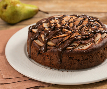 Lactose-free pear and chocolate cake