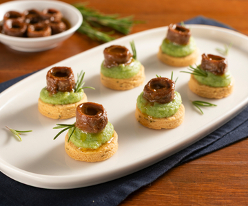Mini tarts with potatoes, broccoli, and anchovies