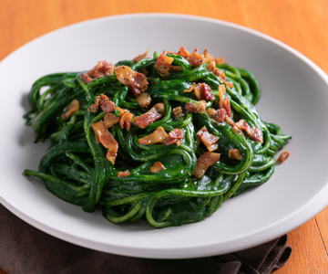 Pasta with Spinach Cream and Crispy Guanciale
