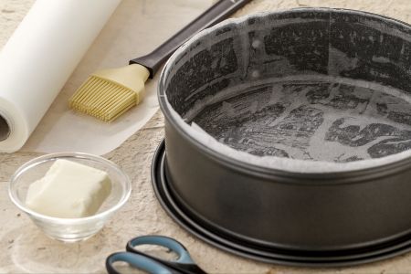 How to line a cake tin with parchment paper