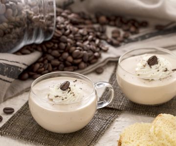 Pandoro and coffee cups