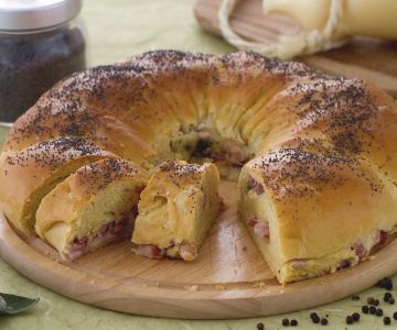 Savory Cheese and Bacon Ring