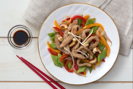 Veal Strips with Crunchy Vegetables