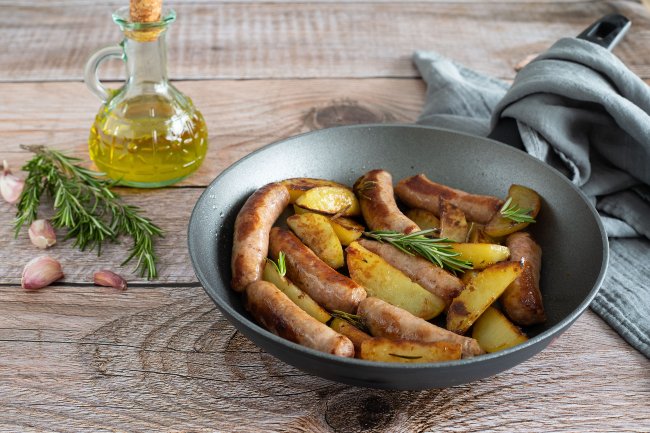 Sausage and Potatoes in a Pan - Italian recipes by GialloZafferano