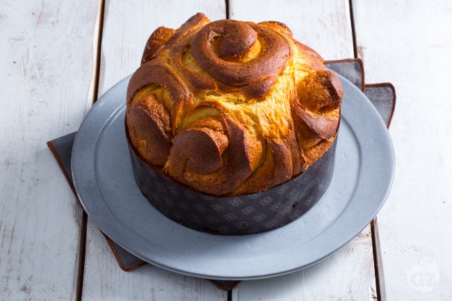 Rose Cake with Sourdough Starter - Italian recipes by GialloZafferano