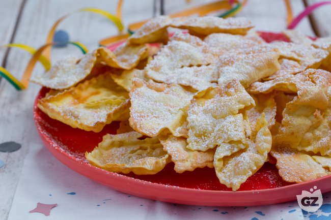Chiacchiere in air fryer - Italian recipes by GialloZafferano