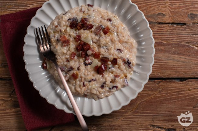 Risotto with radicchio and speck - Italian recipes by GialloZafferano