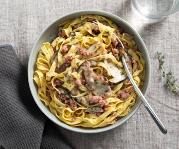 Tagliatelle with mushrooms and sausage