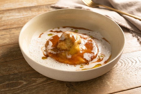 Ravioli filled with beef ribs with lemon foam