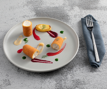 Fried chicken rolls with fruit and vegetable sauces