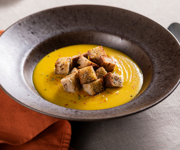 Creamy Cauliflower and Turmeric Soup