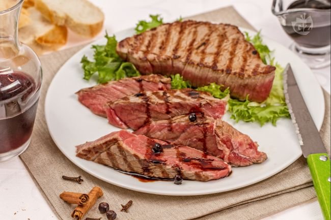Sliced Beef with Balsamic - Italian recipes by GialloZafferano