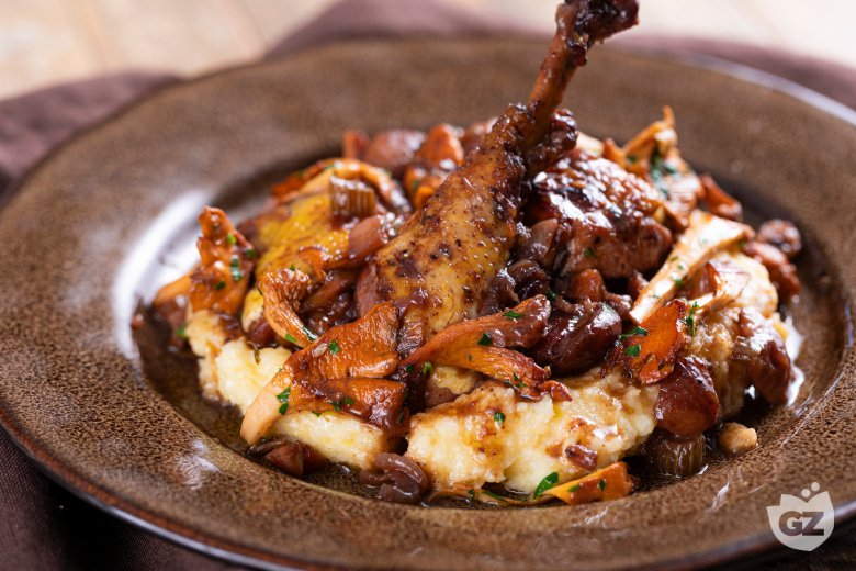 Chicken stew with chestnuts and mushrooms