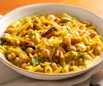 Pasta with Chickpeas and Mussels
