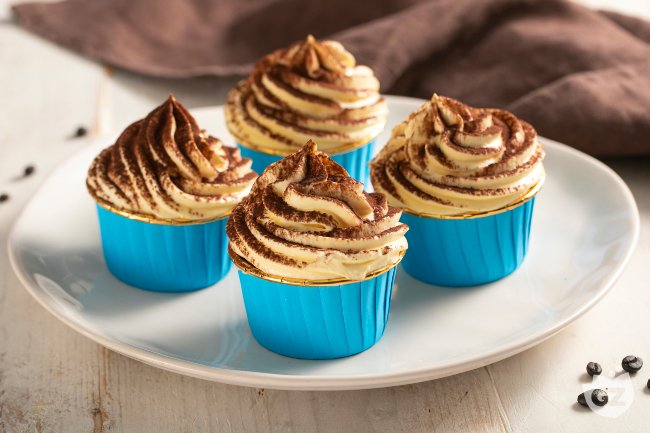 Tiramisu cupcakes with coffee base and mascarpone cream