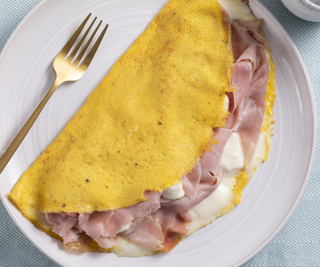 Omelette with stracchino and cooked ham