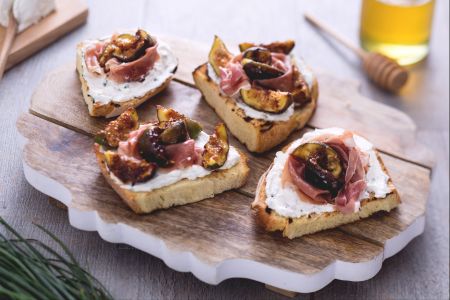 Bruschetta with Figs and Sweet Prosciutto