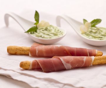 Tomato breadsticks with prosciutto and ricotta cream