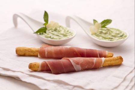 Tomato breadsticks with prosciutto and ricotta cream