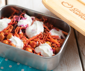 Farro bowl with spiced chickpeas, vegetables and yogurt sauce