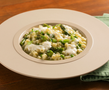 Creamy tubetti with asparagus, peas and Pecorino cheese