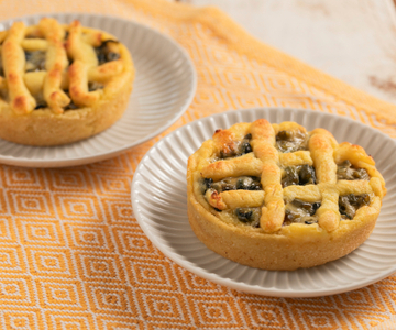 Potato tartlets with vegetables and Fontina