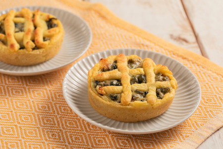 Potato tartlets with vegetables and Fontina