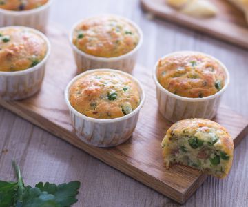 Savory muffins with peas and ham