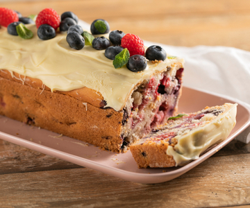 Vegan blueberry and raspberry loaf cake