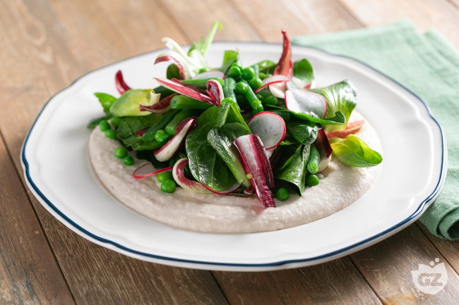 Spring vegetables on cannellini bean puree: a fresh, light recipe
