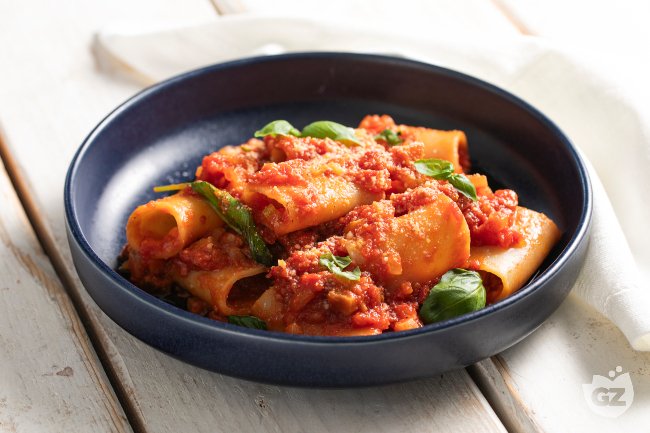 Paccheri alla Napoletana: a rich and flavorful pasta dish