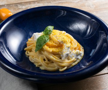 Pasta with yellow cherry tomatoes, stracciatella and bottarga