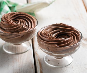 Quick dark chocolate mousse