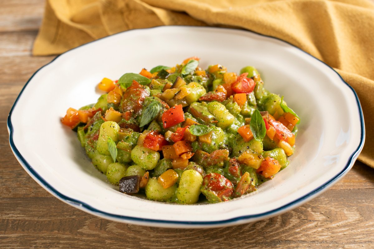 Gnocchetti with arugula pesto and summer vegetables
