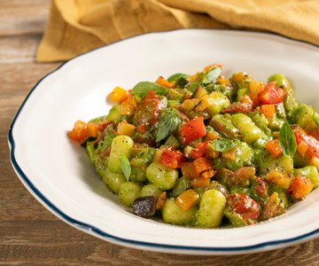 Gnocchetti with arugula pesto and summer vegetables