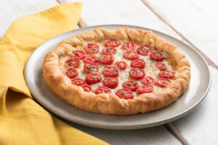 Savory tart with cherry tomatoes and stracchino