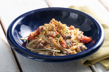 Pasta with sardines, cherry tomatoes and breadcrumbs