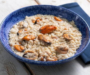 Cacio e pepe risotto with mussels